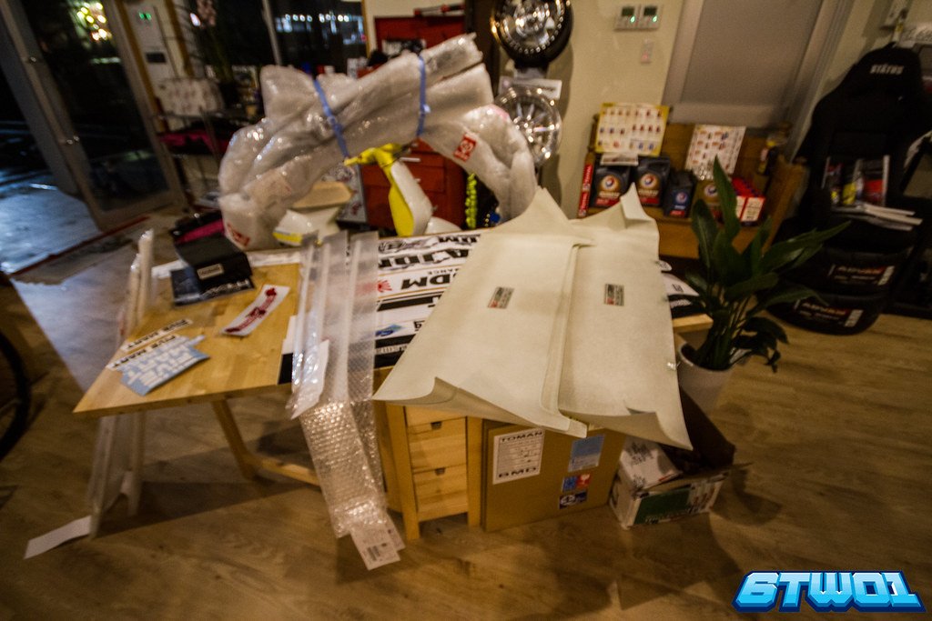 Desk with spoilers